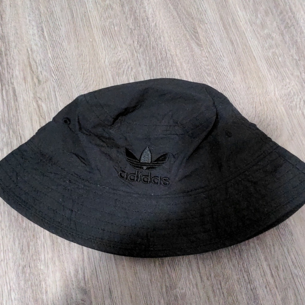 Adidas bucket hat